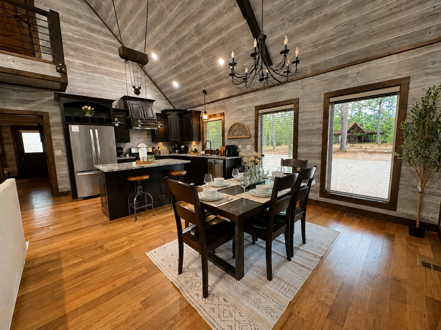 Kitchen and dining at The Rustic Reserve